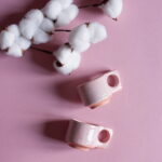 porcelanowa filizanka espresso | espresso porcelain cup | ceramika handmade inspirowana naturą | nordic inspired handmade ceramics | ręcznie robiona ceramika artystyczna | handmade ceramics inspired by the sea | ceramika inspirowana nordyckim wybrzeżem | nordic coastal ceramics | ceramika inspirowana oceanem | ceramics inspired by northern landscapes | unikatowa ceramika handmade | slow design handmade ceramics | ceramika z naturalną fakturą | textured handmade ceramics | ceramika użytkowa handmade | functional handmade ceramics | ceramika inspirowana lofotami | nordic sea inspired ceramics | nowa kolekcja ceramiki handmade | artisanal ceramic collection | ceramika z duszą | ceramics made slowly by hand | pantone cloud dancer | vogue living