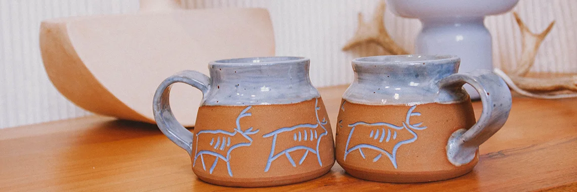 ceramika handmade inspirowana naturą | nordic inspired handmade ceramics | ręcznie robiona ceramika artystyczna | handmade ceramics inspired by the sea | ceramika inspirowana nordyckim wybrzeżem | nordic coastal ceramics | ceramika inspirowana oceanem | ceramics inspired by northern landscapes | unikatowa ceramika handmade | slow design handmade ceramics | ceramika z naturalną fakturą | textured handmade ceramics | ceramika użytkowa handmade | functional handmade ceramics | ceramika inspirowana lofotami | nordic sea inspired ceramics | nowa kolekcja ceramiki handmade | artisanal ceramic collection | ceramika z duszą | ceramics made slowly by hand