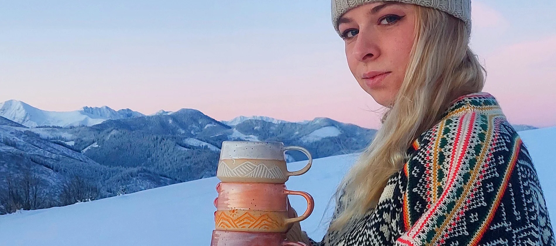 jira ceramics mountain girl my story handmade pottery shop pottery made by hand travel mug mountain mug mountains art nordic design nordic pottery handmade ceramics nordic | ceramika handmade inspirowana naturą | nordic inspired handmade ceramics | ręcznie robiona ceramika artystyczna | handmade ceramics inspired by the sea | ceramika inspirowana nordyckim wybrzeżem | nordic coastal ceramics | ceramika inspirowana oceanem | ceramics inspired by northern landscapes | unikatowa ceramika handmade | slow design handmade ceramics | ceramika z naturalną fakturą | textured handmade ceramics | ceramika użytkowa handmade | functional handmade ceramics | ceramika inspirowana lofotami | nordic sea inspired ceramics | nowa kolekcja ceramiki handmade | artisanal ceramic collection | ceramika z duszą | ceramics made slowly by hand