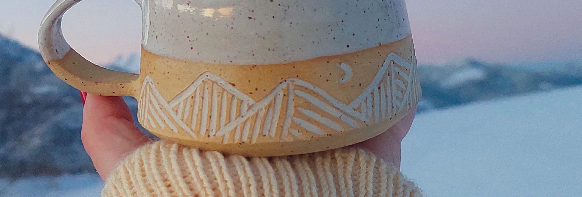 ceramika handmade inspirowana naturą | nordic inspired handmade ceramics | ręcznie robiona ceramika artystyczna | handmade ceramics inspired by the sea | ceramika inspirowana nordyckim wybrzeżem | nordic coastal ceramics | ceramika inspirowana oceanem | ceramics inspired by northern landscapes | unikatowa ceramika handmade | slow design handmade ceramics | ceramika z naturalną fakturą | textured handmade ceramics | ceramika użytkowa handmade | functional handmade ceramics | ceramika inspirowana lofotami | nordic sea inspired ceramics | nowa kolekcja ceramiki handmade | artisanal ceramic collection | ceramika z duszą | ceramics made slowly by hand