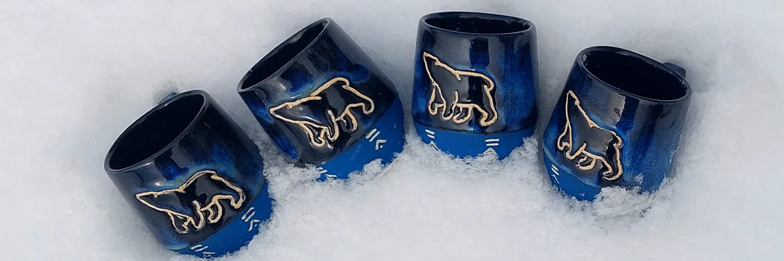 polar nights| noce polarne | polar bear mug | ceramika handmade inspirowana naturą | nordic inspired handmade ceramics | ręcznie robiona ceramika artystyczna | handmade ceramics inspired by the sea | ceramika inspirowana nordyckim wybrzeżem | nordic coastal ceramics | ceramika inspirowana oceanem | ceramics inspired by northern landscapes | unikatowa ceramika handmade | slow design handmade ceramics | ceramika z naturalną fakturą | textured handmade ceramics | ceramika użytkowa handmade | functional handmade ceramics | ceramika inspirowana lofotami | nordic sea inspired ceramics | nowa kolekcja ceramiki handmade | artisanal ceramic collection | ceramika z duszą | ceramics made slowly by hand