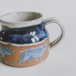 ceramika handmade inspirowana naturą | nordic inspired handmade ceramics | ręcznie robiona ceramika artystyczna | handmade ceramics inspired by the sea | ceramika inspirowana nordyckim wybrzeżem | nordic coastal ceramics | ceramika inspirowana oceanem | ceramics inspired by northern landscapes | unikatowa ceramika handmade | slow design handmade ceramics | ceramika z naturalną fakturą | textured handmade ceramics | ceramika użytkowa handmade | functional handmade ceramics | ceramika inspirowana lofotami | nordic sea inspired ceramics | nowa kolekcja ceramiki handmade | artisanal ceramic collection | ceramika z duszą | ceramics made slowly by hand