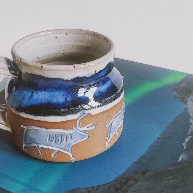 ceramika handmade inspirowana naturą | nordic inspired handmade ceramics | ręcznie robiona ceramika artystyczna | handmade ceramics inspired by the sea | ceramika inspirowana nordyckim wybrzeżem | nordic coastal ceramics | ceramika inspirowana oceanem | ceramics inspired by northern landscapes | unikatowa ceramika handmade | slow design handmade ceramics | ceramika z naturalną fakturą | textured handmade ceramics | ceramika użytkowa handmade | functional handmade ceramics | ceramika inspirowana lofotami | nordic sea inspired ceramics | nowa kolekcja ceramiki handmade | artisanal ceramic collection | ceramika z duszą | ceramics made slowly by hand