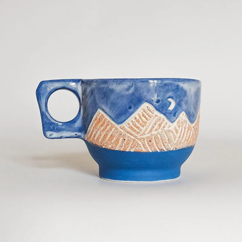 cotton-candy-sky-mountains-porcelain-handmade-cup-jira-ceramics-porcelanowa-filizanka-handmade-gory-slow-made-ceramika-handmade-recznierzezbiona